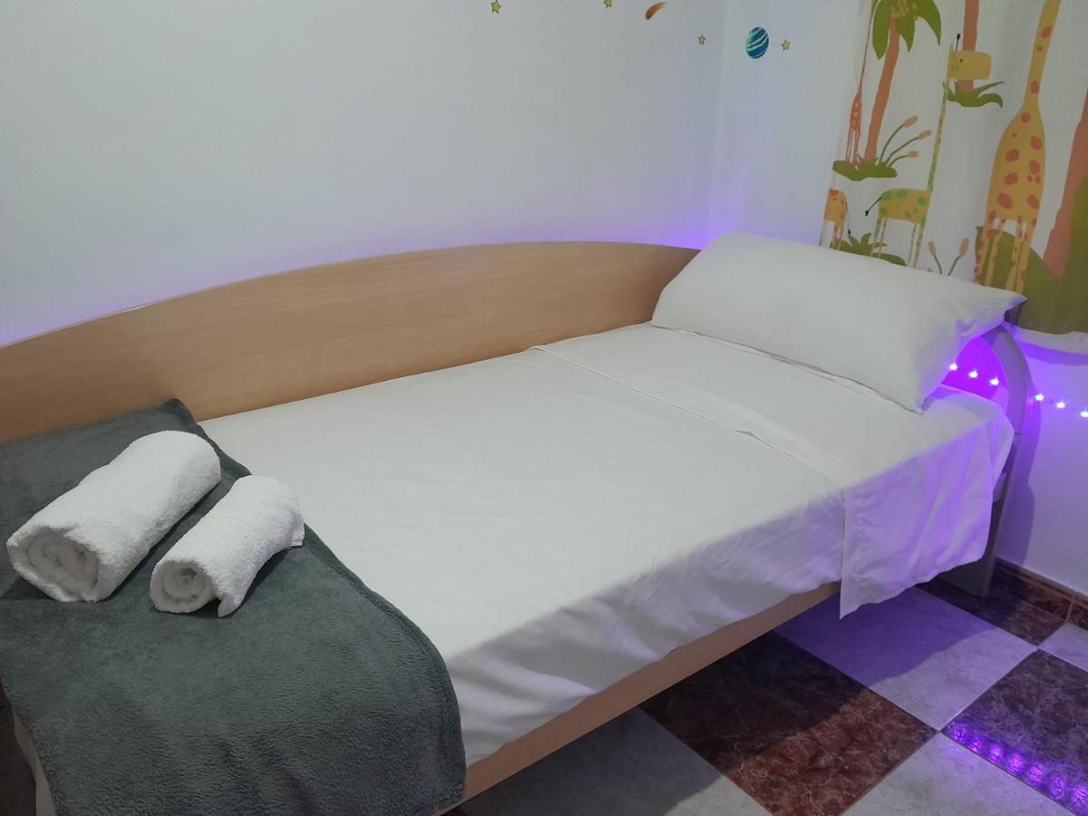 Disfruta De Un Barrio Tranquilo Apartment อัลกาลา เด กัวไดรา ภายนอก รูปภาพ