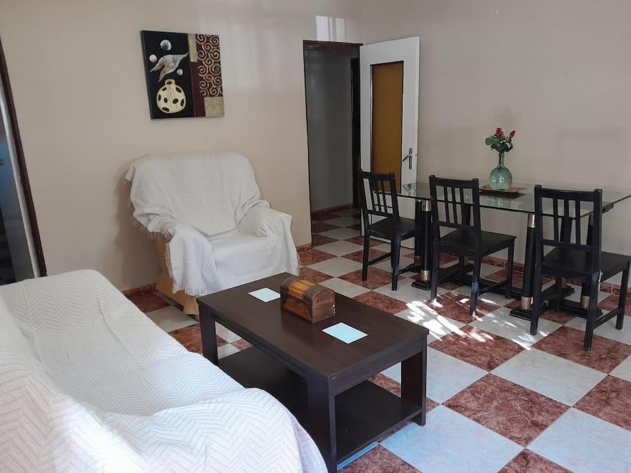 Disfruta De Un Barrio Tranquilo Apartment อัลกาลา เด กัวไดรา ภายนอก รูปภาพ