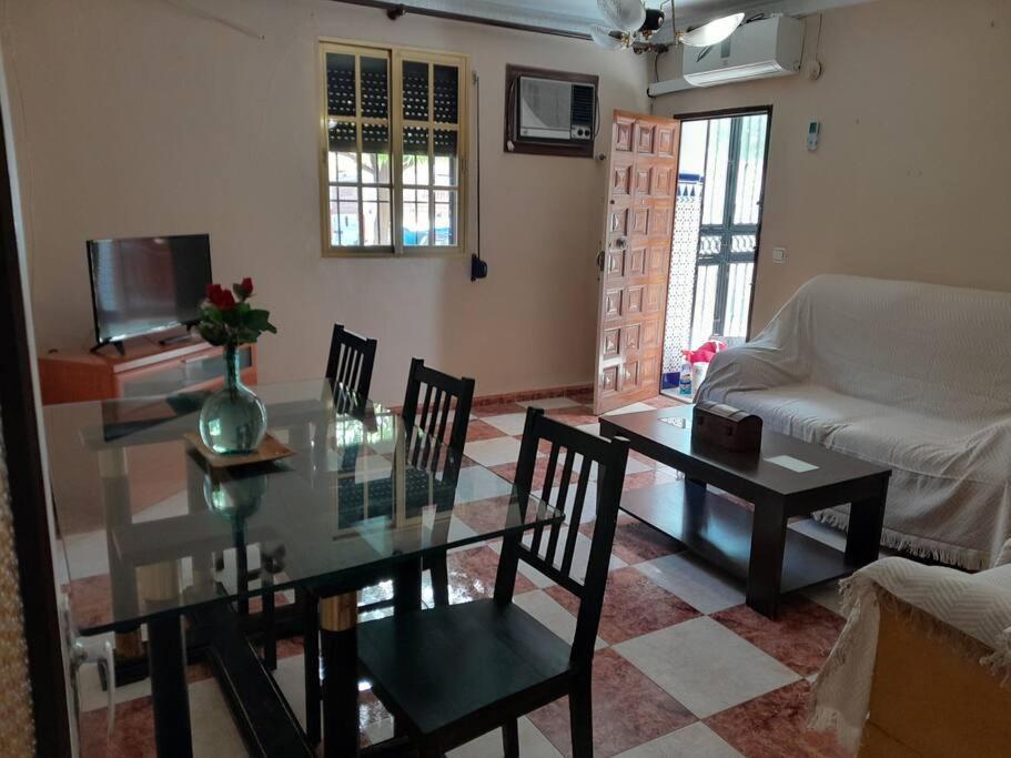 Disfruta De Un Barrio Tranquilo Apartment อัลกาลา เด กัวไดรา ภายนอก รูปภาพ