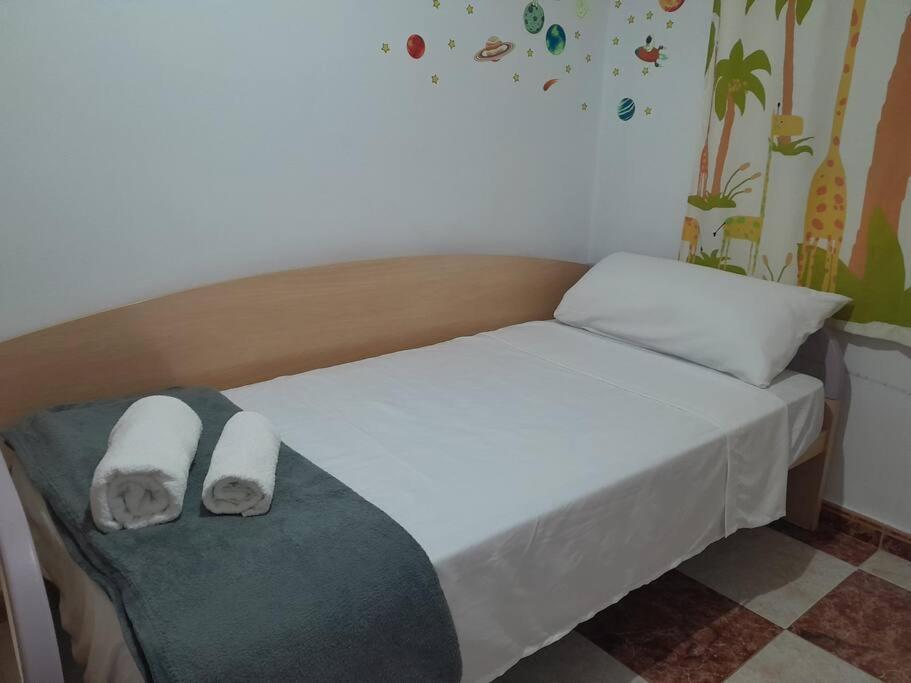 Disfruta De Un Barrio Tranquilo Apartment อัลกาลา เด กัวไดรา ภายนอก รูปภาพ